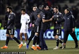 牛牛实战技巧：拿到烂牌时，如何通过心理博弈减少损失？（弱牌局的自救指南：用心理战术在牛牛中降低亏损）